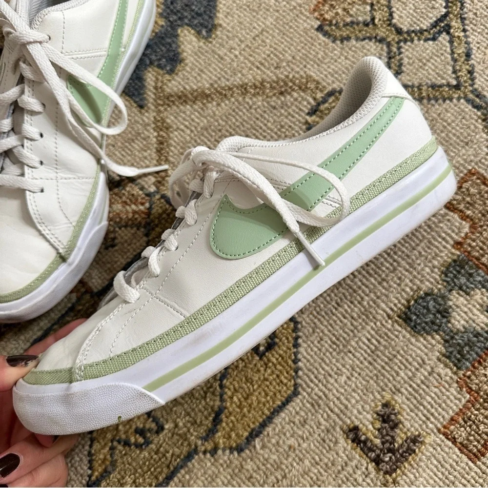 Girls Nike Tennis Shoes Sz 6.5Y